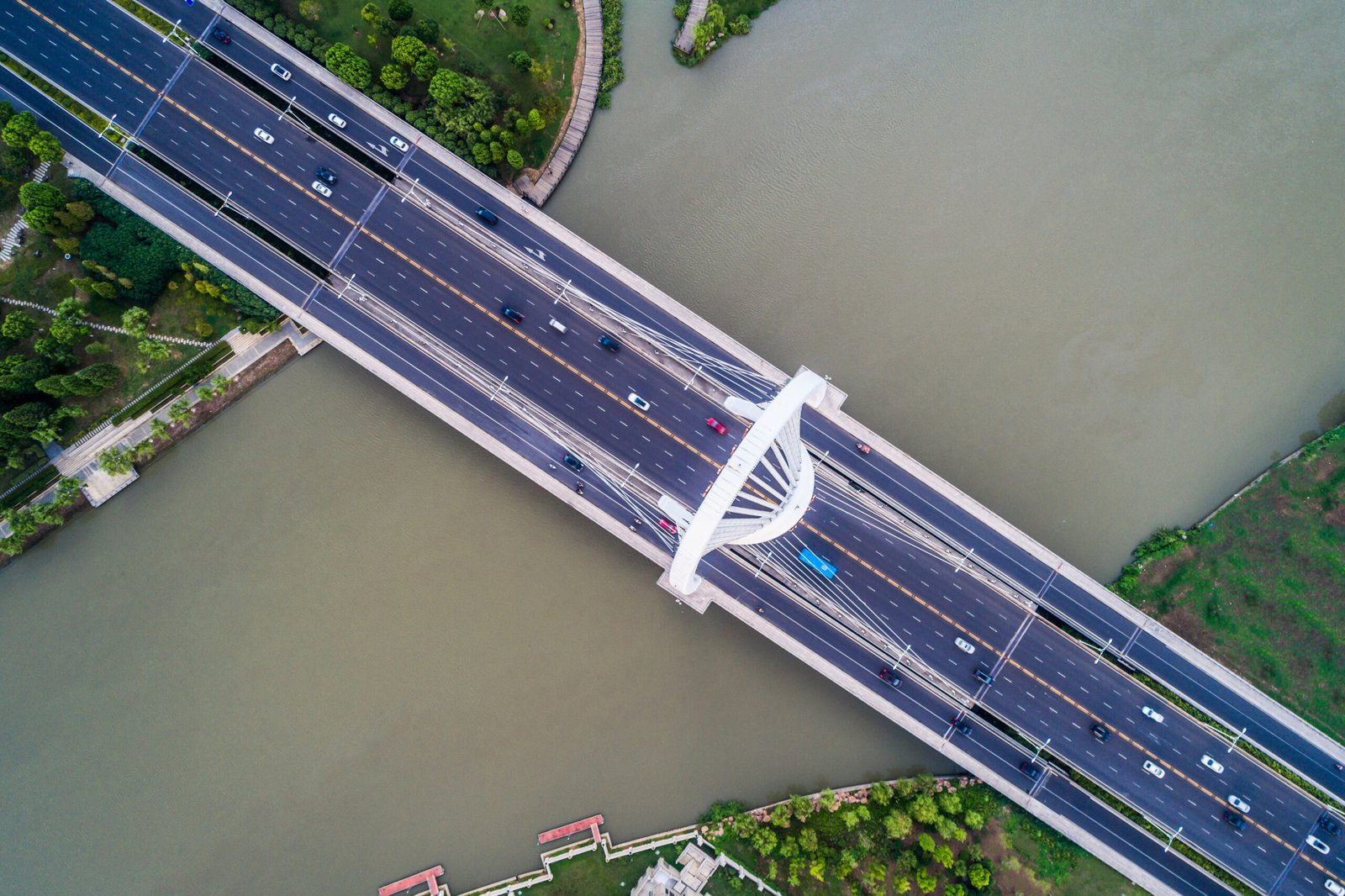 The bridge with city